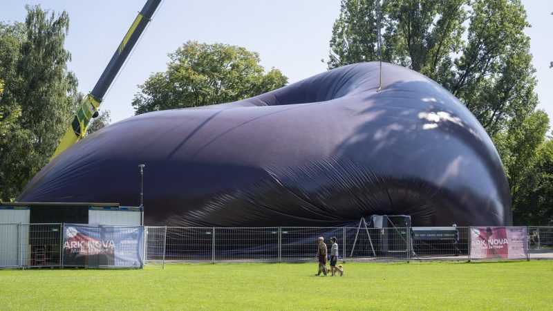 Lucerne accueille Ark Nova : une salle de concert sculpturale d’Anish Kapoor au bord du lac des Quatre-Cantons