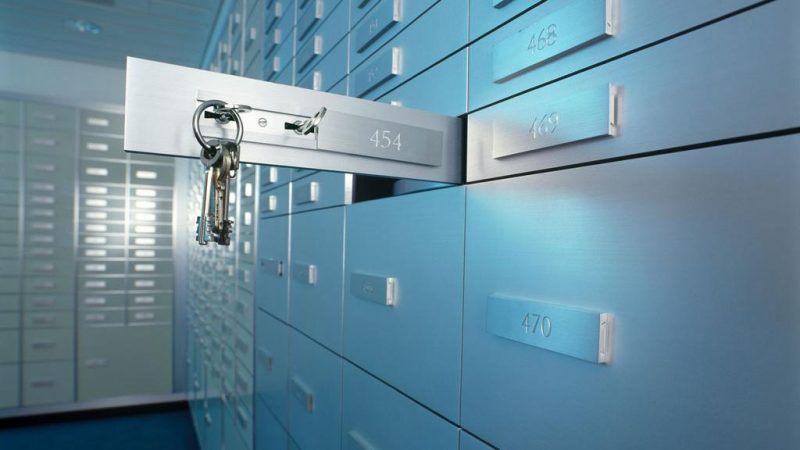 Résidents russes en Suisse : fermeture inexpliquée de comptes bancaires et enjeux de conformité