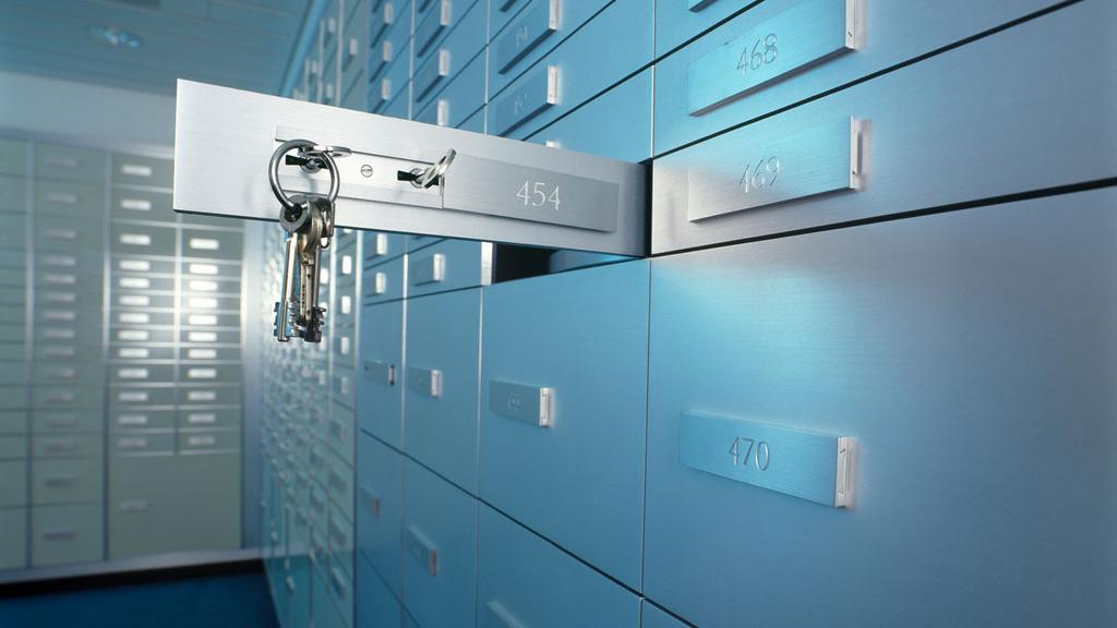 Résidents russes en Suisse : fermeture inexpliquée de comptes bancaires et enjeux de conformité