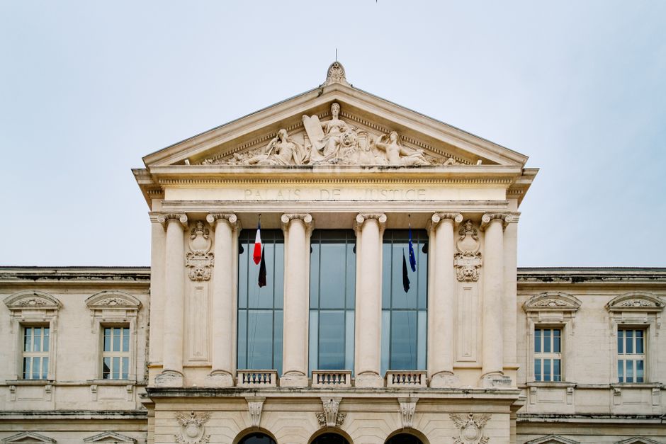 Macron défait : le Conseil constitutionnel censure sa loi anti-réseaux sociaux des mineurs